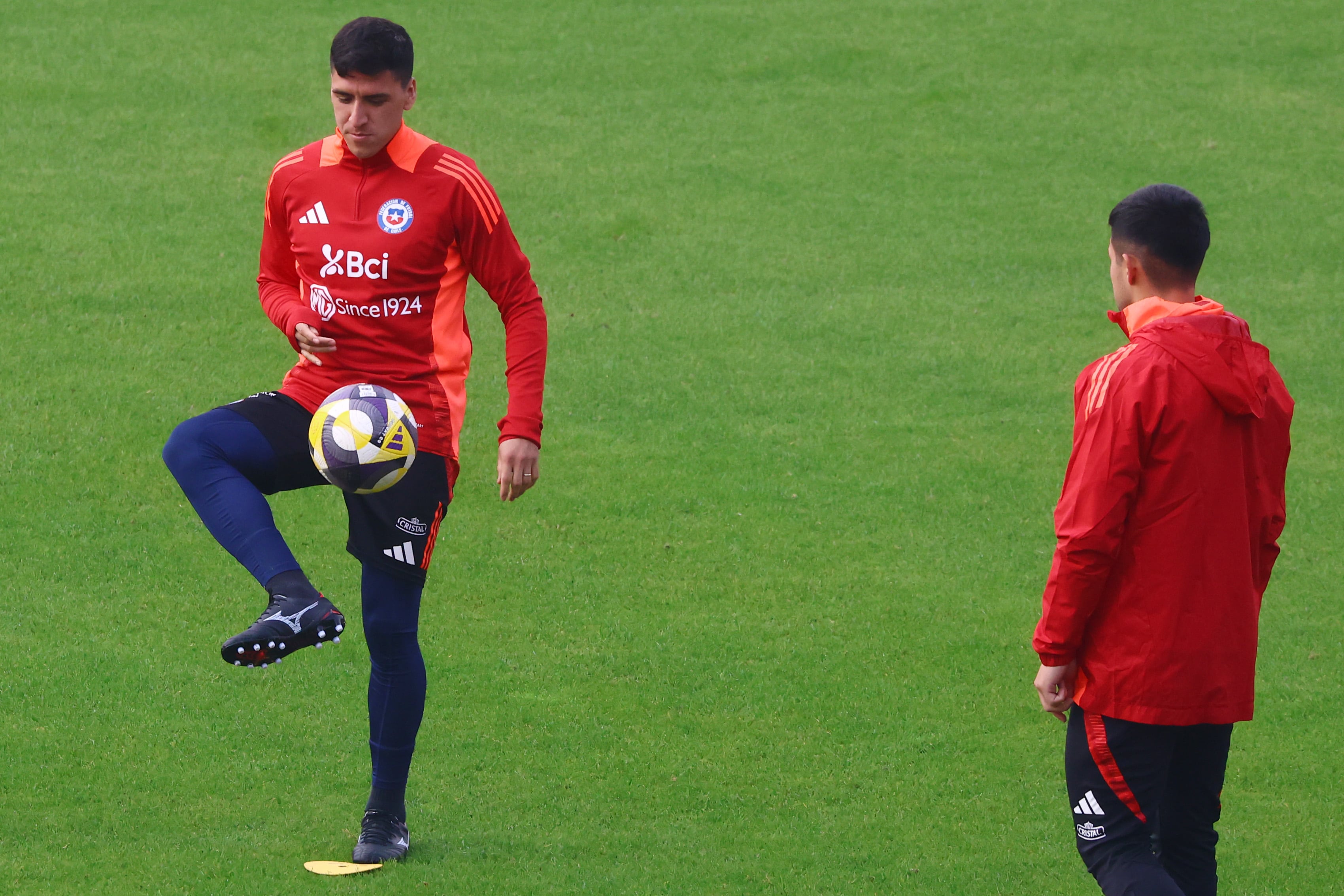 “Tenía muchas ganas de volver”: DT de Ipswich aborda el presente de Marcelino Núñez tras el conflicto con Córdova en la Roja