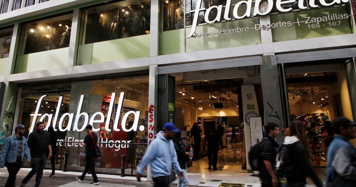 Continúan los movimientos en Falabella: familia Del Río disuelve Dersa