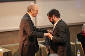 Con presencia de Boric, la U. de Chile homenajeó a Ricardo Ffrench-Davis: economista revela por qué no llegó a ser consejero del Banco Central