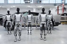 Tesla tendrá robots humanoides trabajando en sus fábricas en 2025