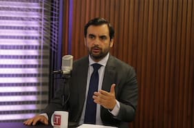 Ministro Gajardo emplaza a Kast a explicar a las víctimas por qué condenados podrían cumplir penas en sus domicilios