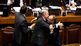 Gobierno logra despachar a ley la megarreforma, pero guerra entre alcaldes se extenderá al Tribunal Constitucional