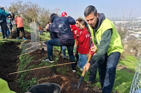 Plantan 500 especies nativas para cooperar con la reforestación del Parque Metropolitano Cerros de Renca