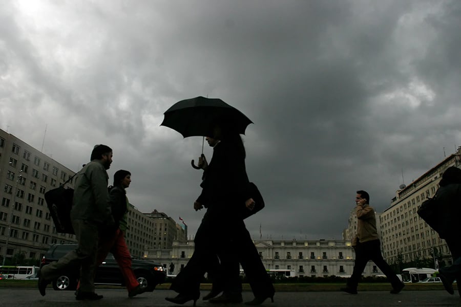 Lluvia sobre lo normal hasta el verano: cómo serán los próximos tres meses en Chile, según la proyección de Meteochile