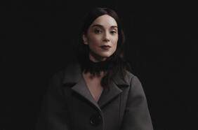 St. Vincent canta en español: “Lo abordé con una especie de pureza de corazón. No fue cínico de ninguna manera”