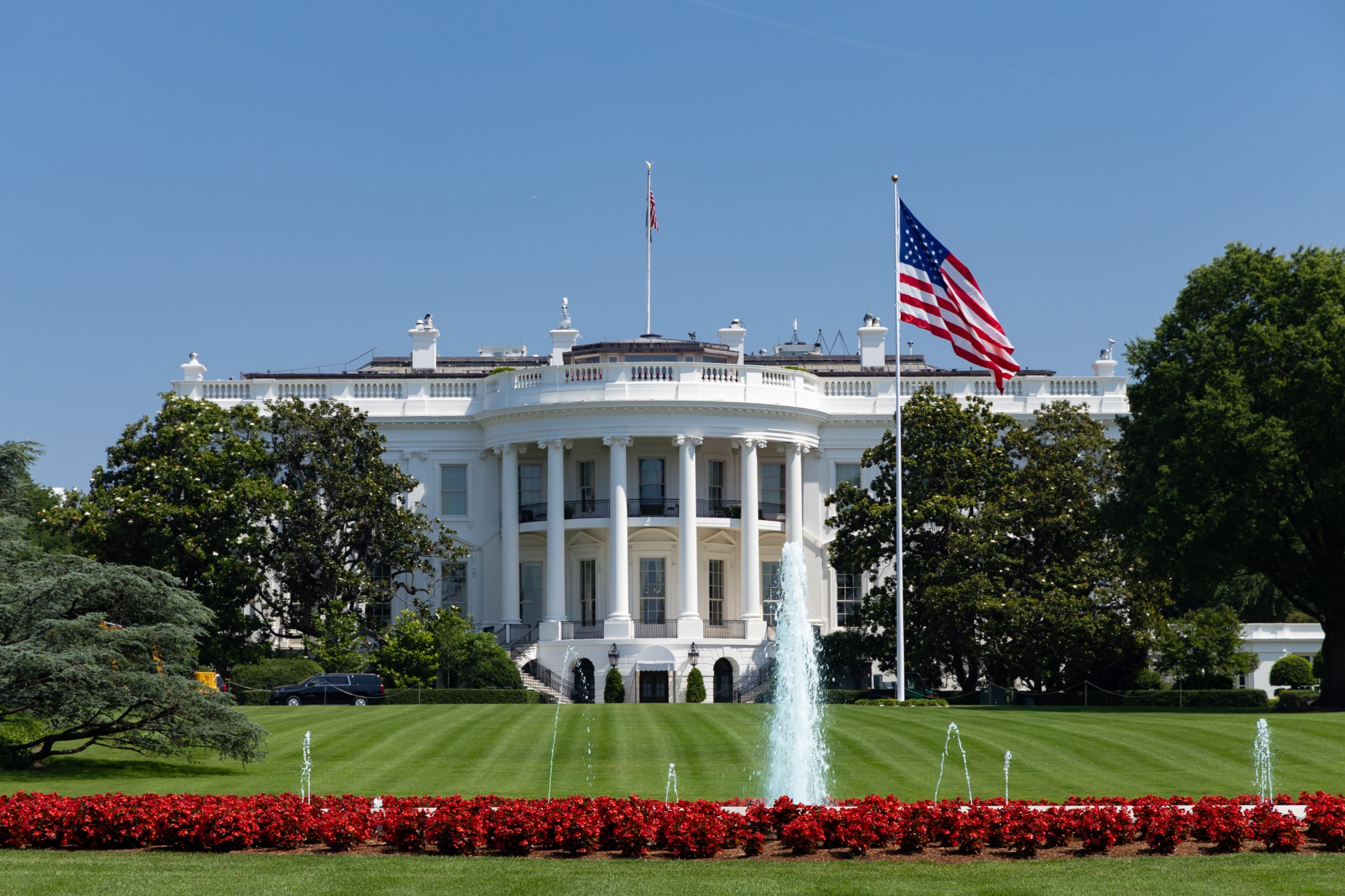 Tres medios de comunicación denuncian bloqueos de acceso a la Casa Blanca tras prohibición de Trump