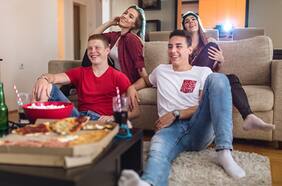 Por qué hay que tener cuidado con los alimentos que venden los comerciales del Super Bowl, según un estudio