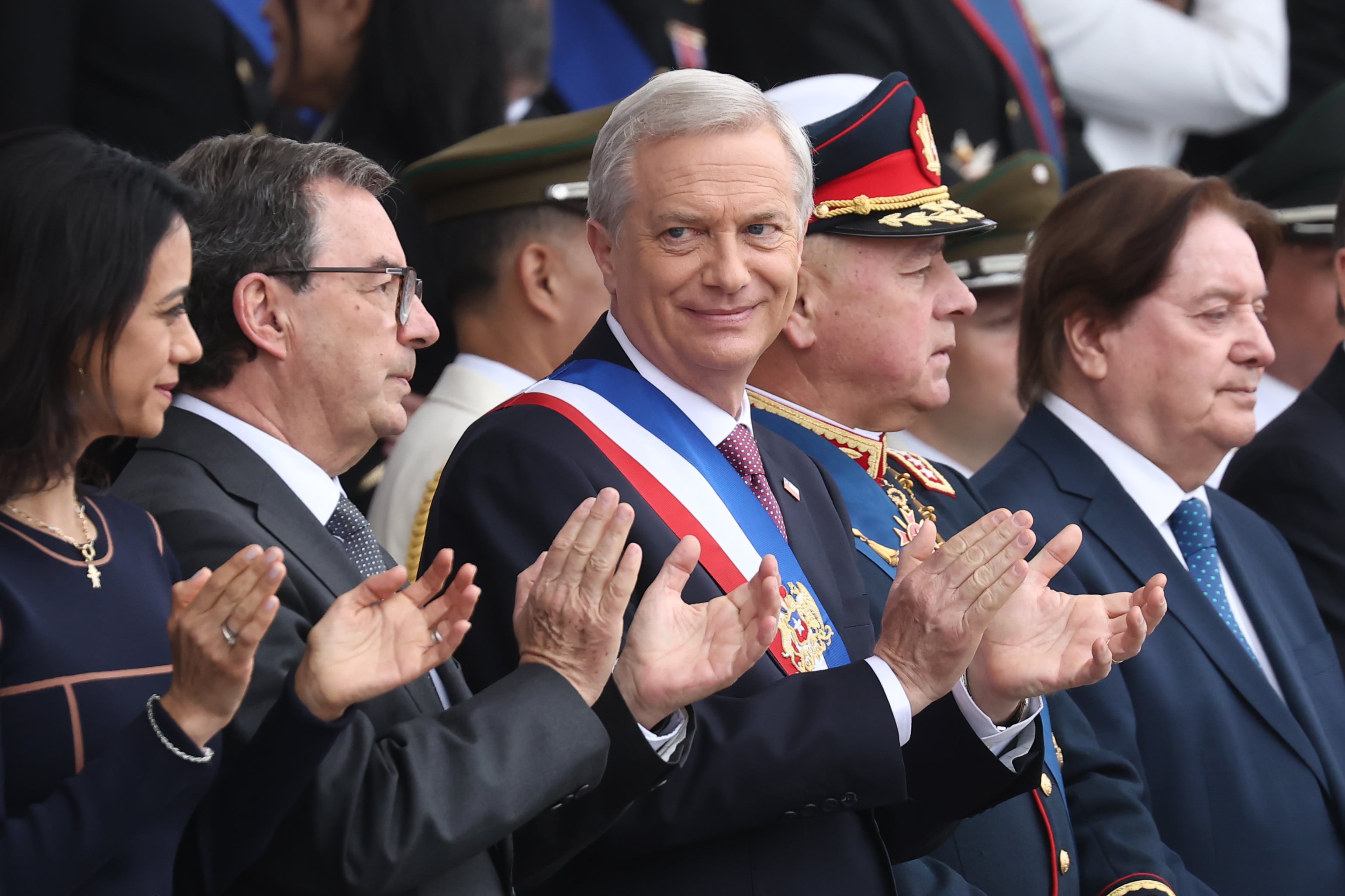 Kast releva defensa de la soberanía chilena en su primera Parada Militar en medio de tensiones con Argentina