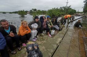 Denuncian que autoridades prorrusas no han evacuado a civiles en áreas ocupadas tras inundaciones