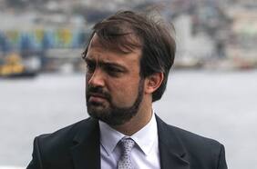 Jorge Sharp oficializa su renuncia a la alcaldía de Valparaíso de cara a las elecciones parlamentarias