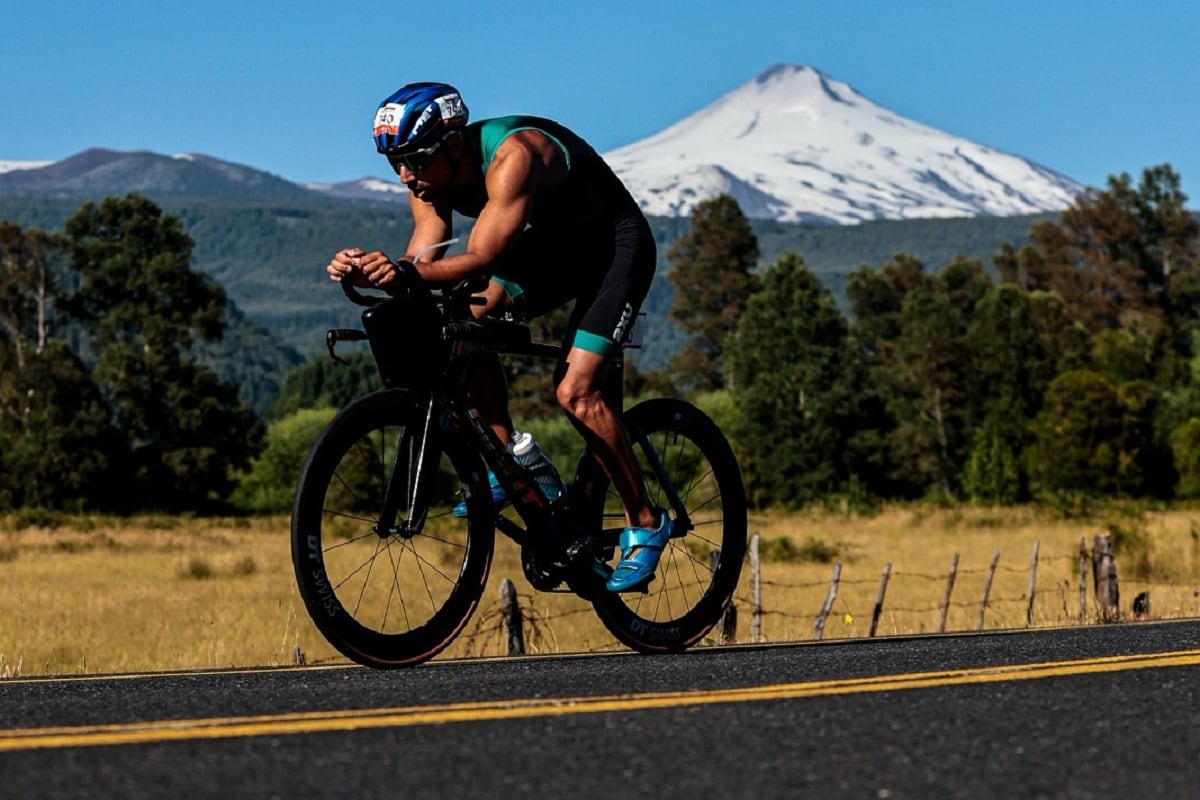 Atletas de élite se enfrentan en el Ironman 70.3 de Pucón 2026