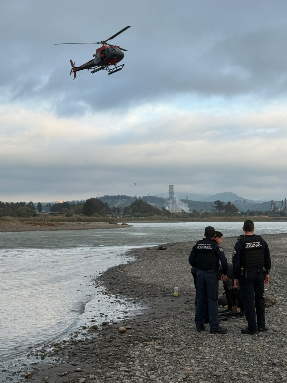 Amplio operativo de búsqueda por hombre desaparecido en desembocadura del río Aconcagua