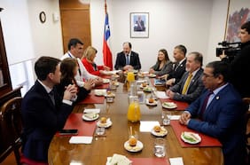 Discusión inmediata a Sala Cuna: La Moneda sale a la caza de votos y pone fichas en Mulet, el PDG y libertarios