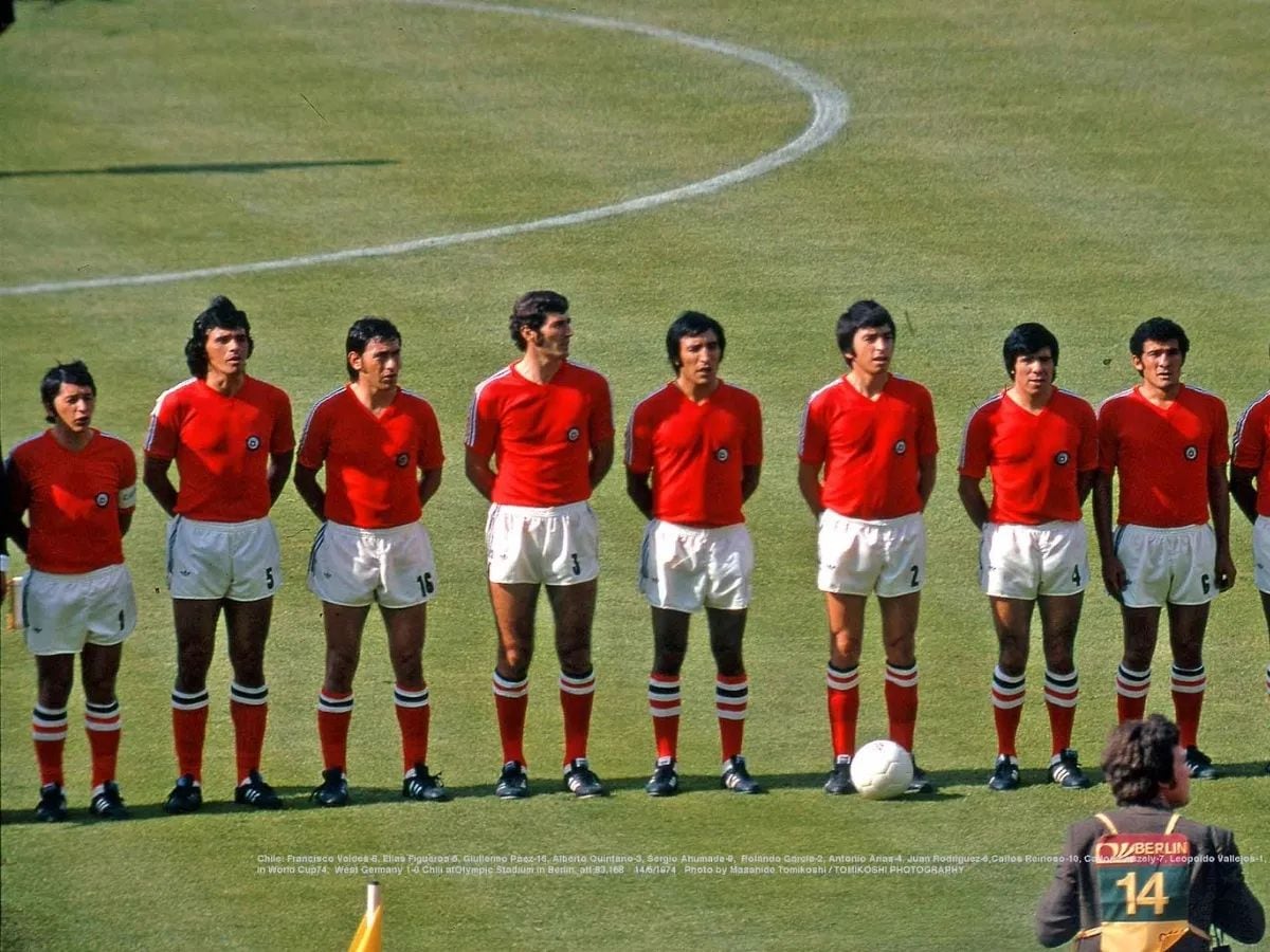 De Carlos Reinoso a Lionel Messi: remate de camisetas mundialeras se toma el fin de semana