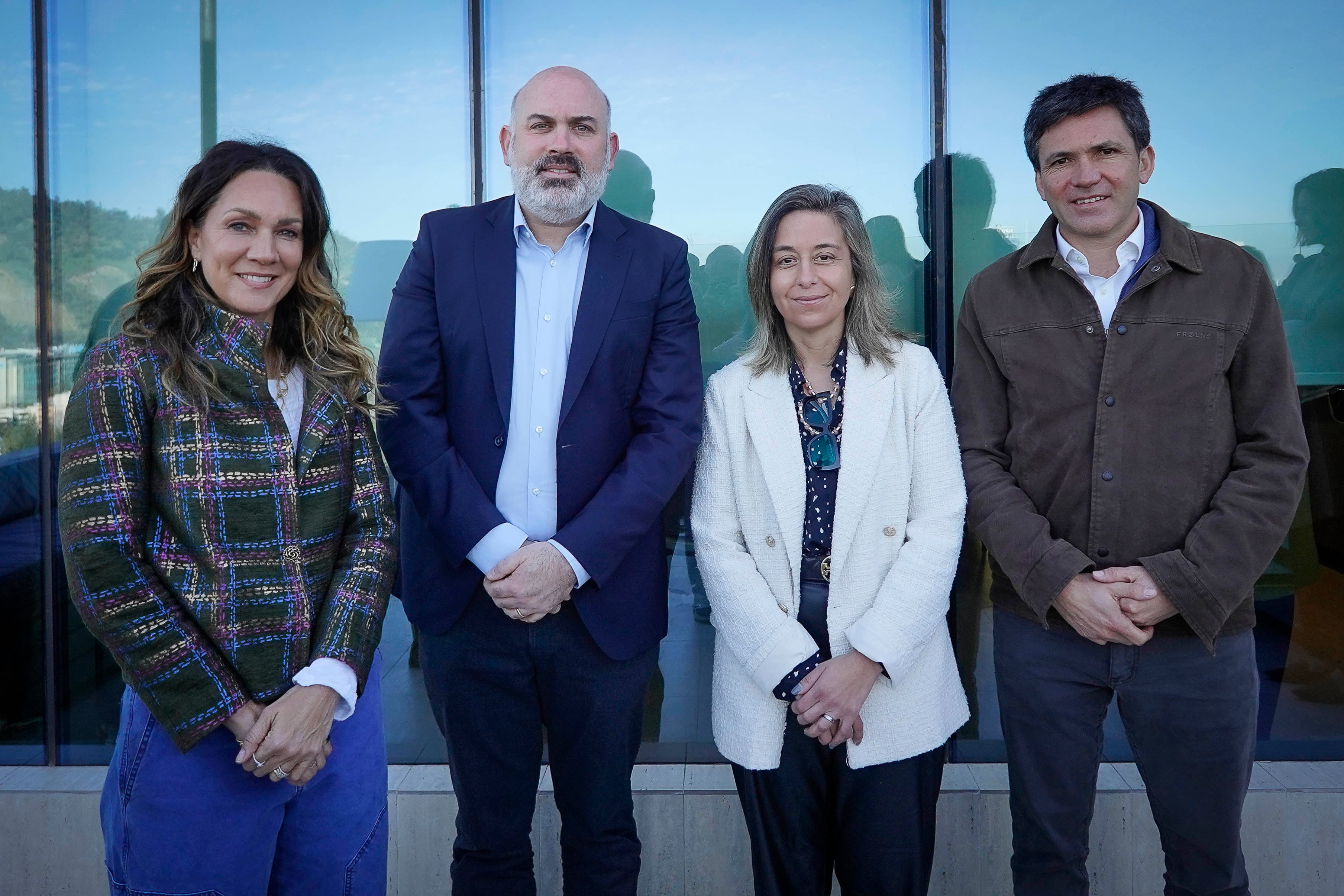Romina Galatzan, gerente de Marketing Corporativo en Entel; Roberto Izikson, gerente General de Cadem; María Fernanda Garay, directora de Comunicaciones y Marketing de INACAP y Juan Luis Moreno, gerente General de la ACHS.