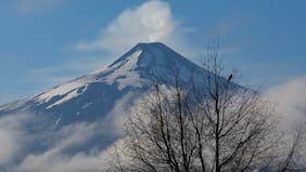 Volcán Villarrica reporta episodios de emisión de piroplásticos: Senapred mantiene alerta técnica en nivel verde