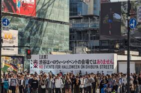 Popular barrio de Tokio desafía a los turistas y le declara la guerra al consumo de alcohol en lugares públicos