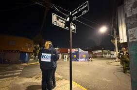 ECOH y PDI realizan diligencias en Barrio Yungay por un fallecido y un lesionado en vía pública