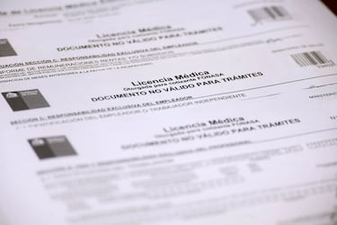 CDE amplía querella por viajes al extranjero con licencias médicas e incluye funcionarios que se ausentaron por 453 días