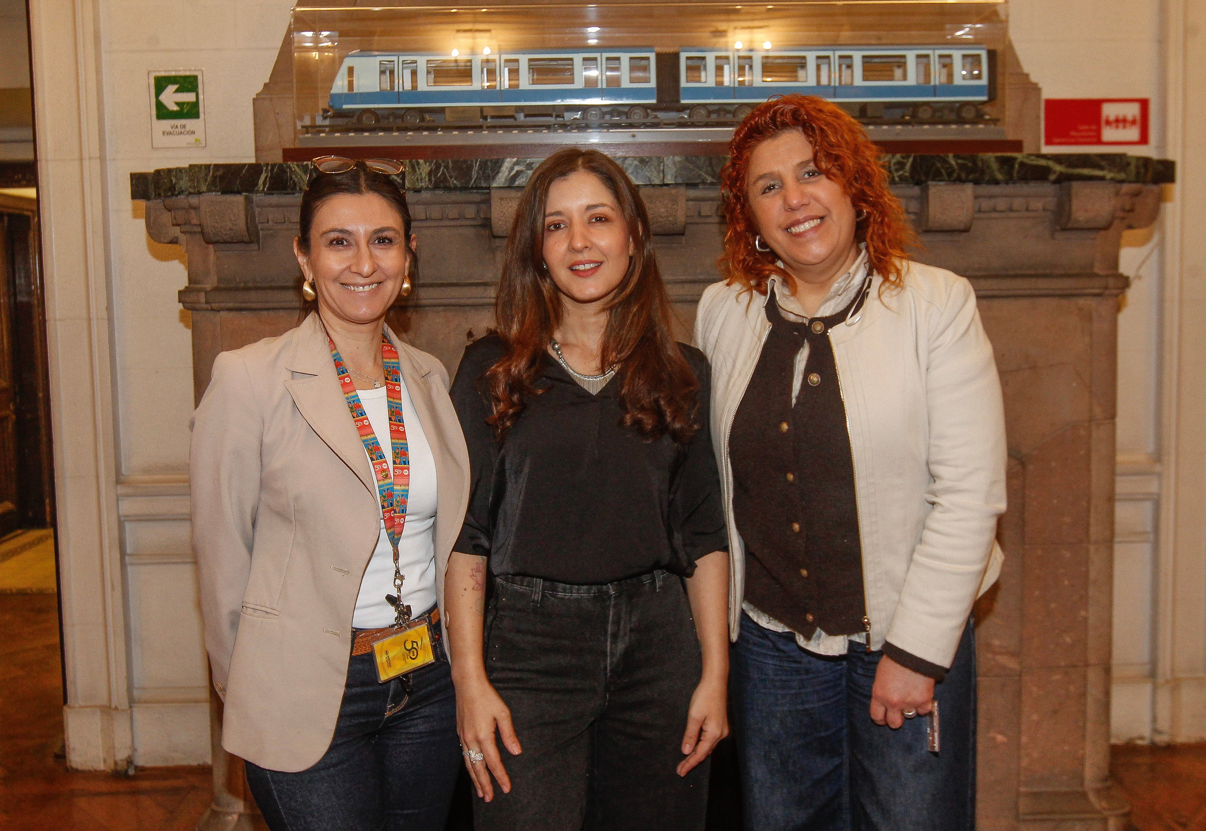 Carolina Cires, jefe Productos Comerciales Metro; Alejandra Mera, subgerente de Marketing y Nuevos Negocios en Grupo Copesa y Violeta Martínez, Product Manager Metro.