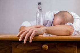 Este alimento sorprendente podría reducir los efectos de la resaca en un 50%, según estudio