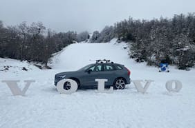 Volvo lanza la nueva gama de motores híbridos enchufables