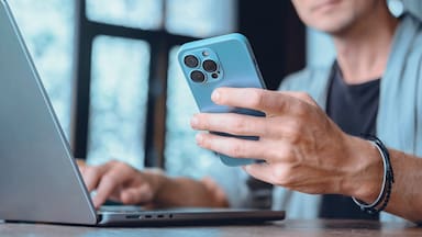 En qué consiste la nueva alianza entre Apple y Google y cómo cambiarán sus productos