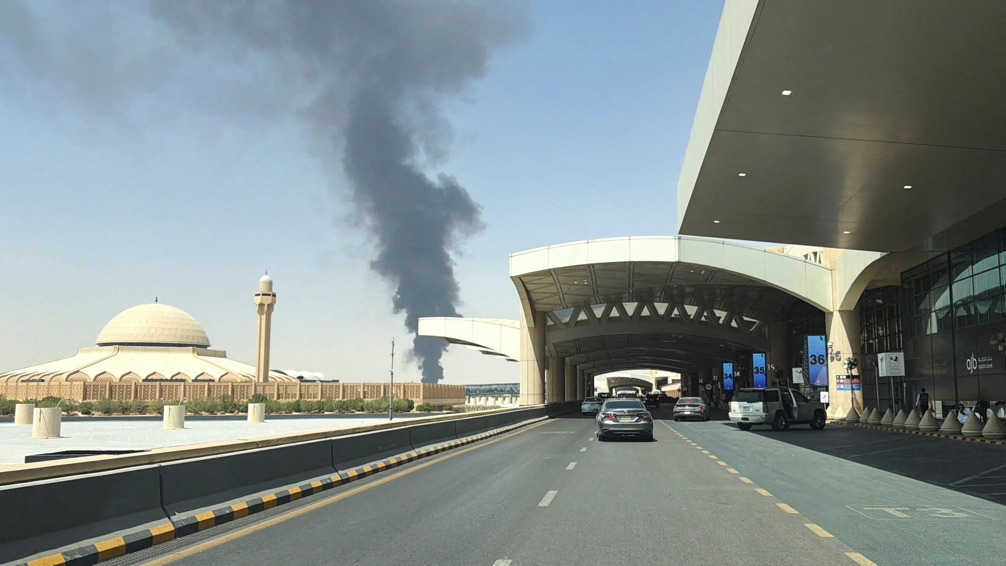 Hutíes amenazan con nuevos ataques contra aeropuertos de Arabia Saudita tras ofensiva que dejó 12 muertos en Riad