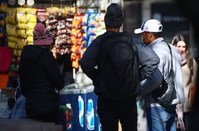 Mercado laboral no repunta: ofertas de empleo encadenan seis meses de caídas consecutivas