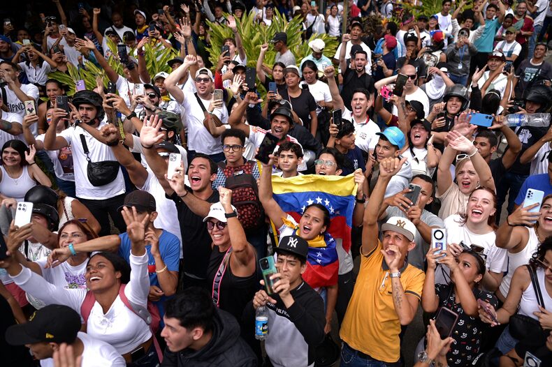 Anti-Maduro protests spread as Venezuelan opposition says he stole vote, in Caracas