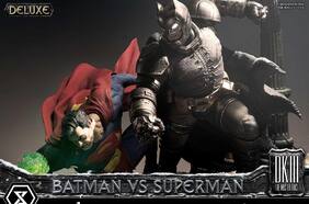 Una nueva estatua de lujo para The Dark Knight Returns inmortaliza al choque entre Batman y Superman