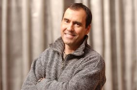 Tras querella por abuso: Cristián Campos cancela sus grabaciones en cinta protagonizada por Lux Pascal y actor de La Sociedad de la Nieve