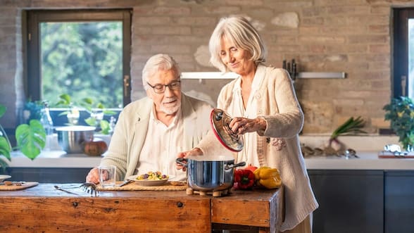Qué alimentos debes comer para ser un “súper anciano”, según un experto en longevidad