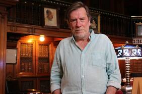 Thomas Harris: “El Premio Nacional de Literatura tiene que hacerse cargo de causas que han quedado pendientes”