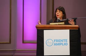 Con Boric presente: Constanza Martínez lanza críticas al gobierno de Kast en primer congreso ideológico del FA