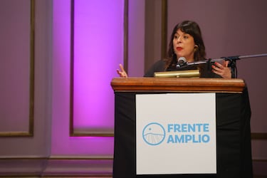 Con Boric presente: Constanza Martínez lanza críticas al gobierno de Kast en primer congreso ideológico del FA