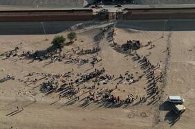 Entrada de migrantes abruma la frontera sur de Estados Unidos con el término del Título 42