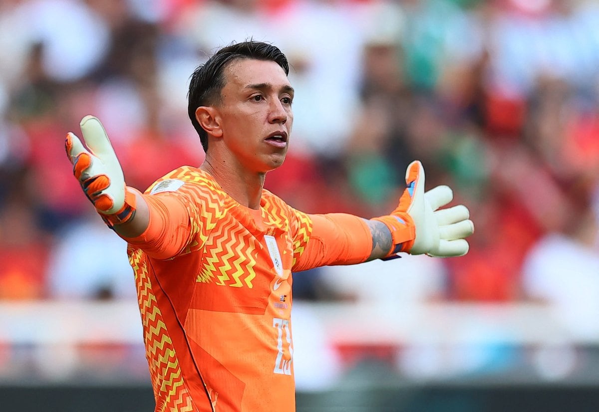 Un nuevo error grosero de Fernando Muslera: revisa el gol de España que complica a la Uruguay de Bielsa en el Mundial