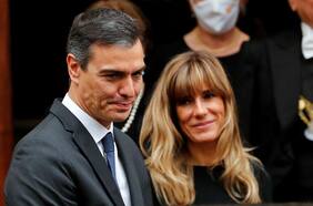 Pedro Sánchez cancela su agenda para reflexionar sobre su continuidad en el gobierno español tras investigación a su esposa