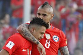 Arturo Vidal vs Alexis Sánchez: De las canchas al asfalto