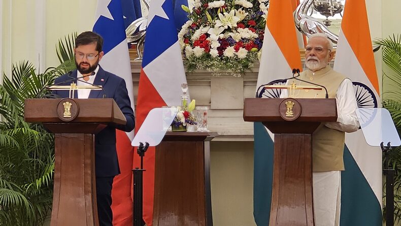El presidente Gabriel Boric junto al Primer Ministro indio Narendra Modi.