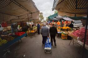 Precio de la canasta básica de alimentos se modera en abril: se ubica levemente por debajo de los $70 mil