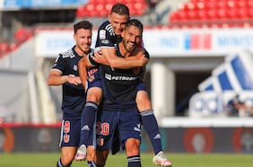 Las vueltas de la vida: Montillo representa a Larrivey justo cuando la U negocia la renovación de su goleador