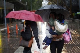 A qué hora comienza a llover hoy en Santiago, según el tiempo