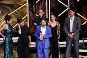 Manuela Martelli obtiene Premio Platino por 1976 y Andrés Wood gana por miniserie inspirada en libro de García Márquez