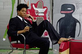 Jean-Michel Basquiat, el artista que pasó de grafitear en las calles de Nueva York a convertirse en el más valorado del mundo