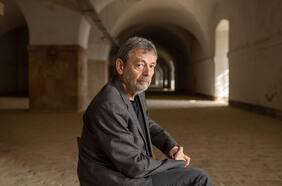 Pierre Lemaitre: “En los años 50 Francia fue feliz e inconsciente de hacer el mal: fue una especie de adolescencia del país”