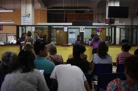 Préstamos de la “Tía Rica” caen tras crisis social, pero en enero se recupera la tasa de usuarios