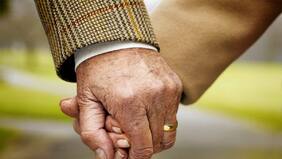 Sube el Bono Bodas de Oro: este es el nuevo monto y los requisitos para solicitarlo