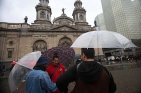¿Lluvia en Santiago? Esto dice el pronóstico sobre el sistema frontal en la Región Metropolitana